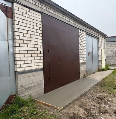 Коричневые ворота