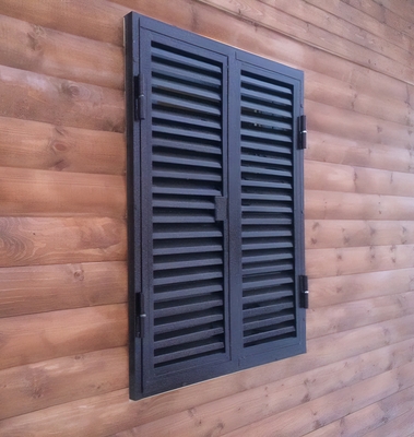 Распашные ставни на окно